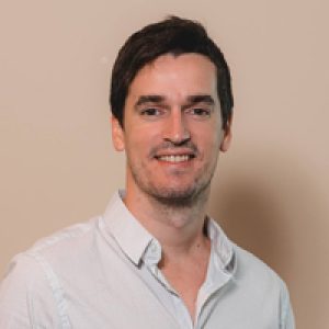 Ricardo Cortés acento